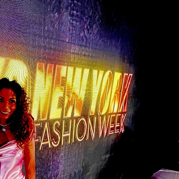 Meet your Posher, Fashion by Mag - Picture 1 of 1